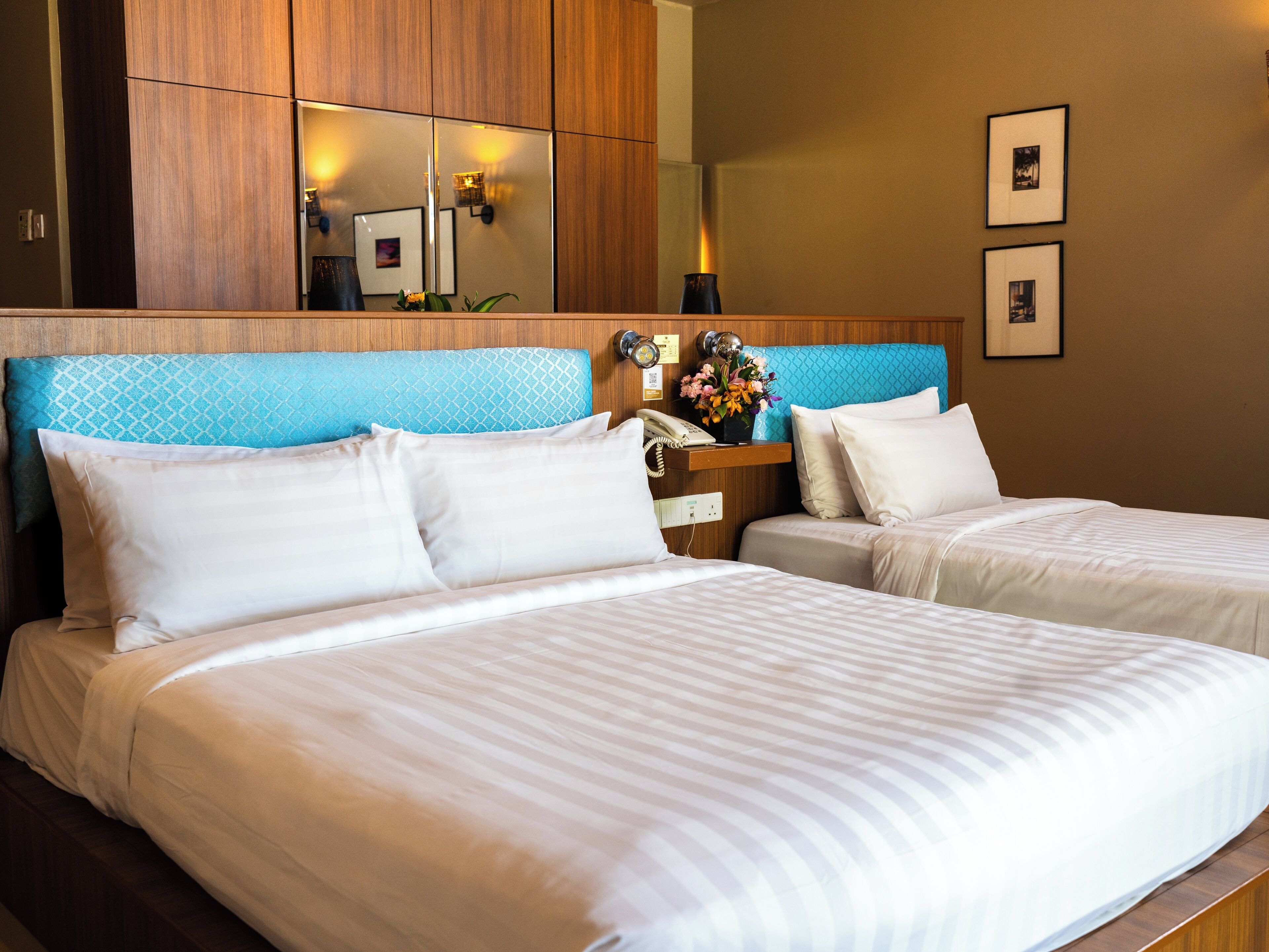 ห้องทริปเปิล (Ombak Suite) | ตู้นิรภัยในห้องพัก, โต๊ะทำงาน, ผ้าม่านกันแสง, ห้องเก็บเสียง