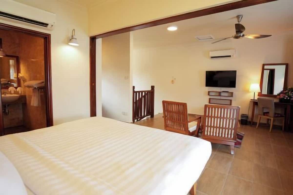 In-room safe, desk, blackout curtains, soundproofing