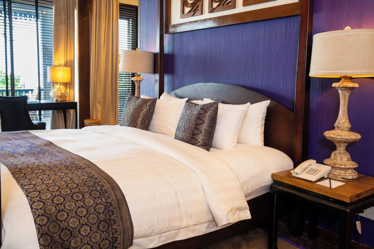 Seroja Suite | In-room safe, desk, blackout curtains, soundproofing