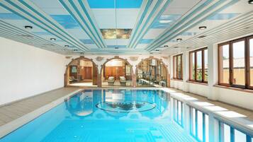 Alberca techada y alberca al aire libre por temporada