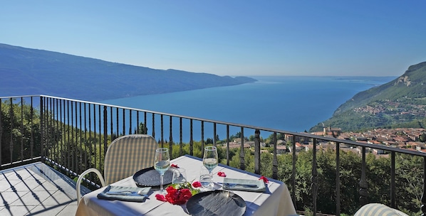 Breakfast and dinner served - Residence Panorama La Forca (Tignale)