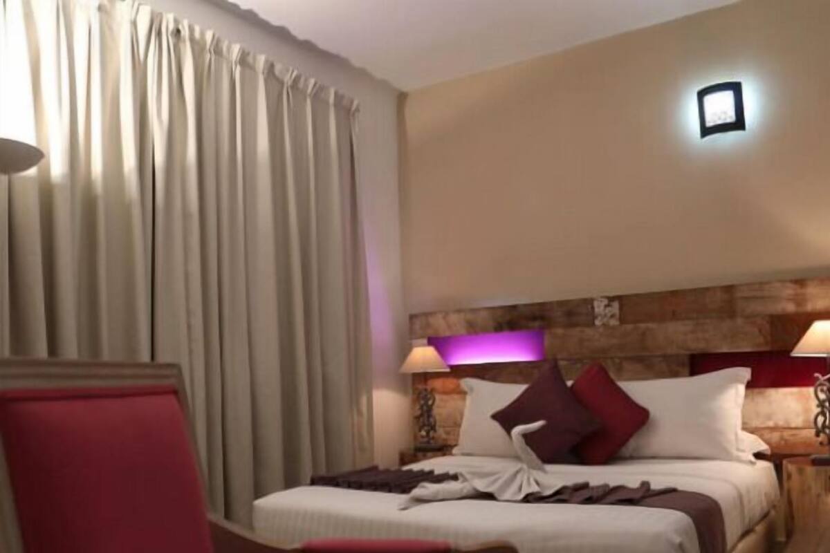 In-room safe, desk, blackout drapes, soundproofing