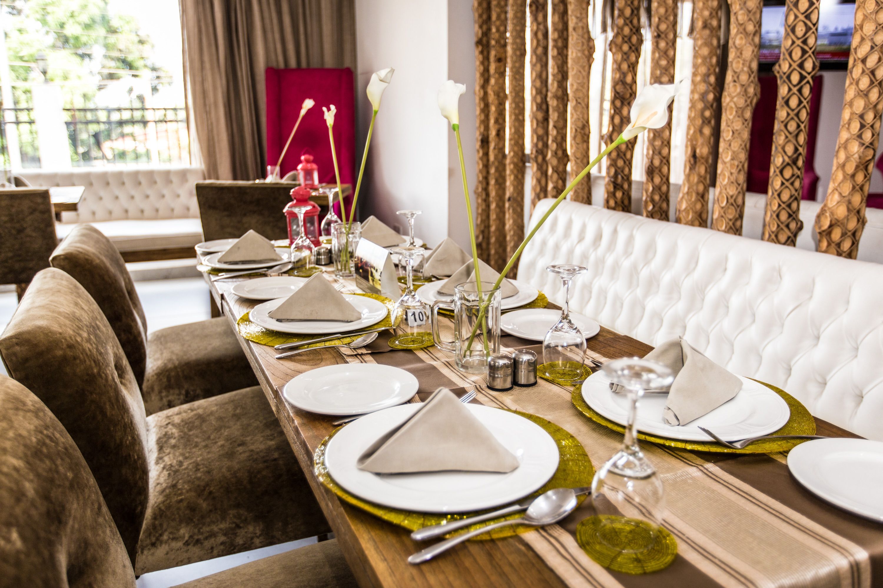 breakfast, lunch, dinner served; international cuisine