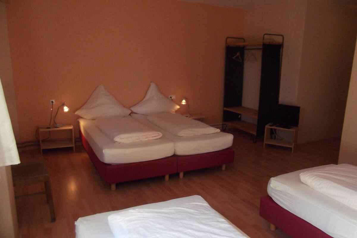 Cots/infant beds, free WiFi