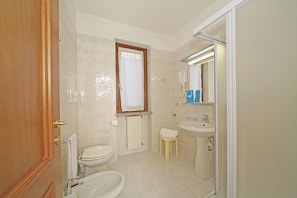 Hair dryer, bidet, towels - Residence Primera Rompala (Tignale)