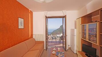 Superior Apartment, 2 Bedrooms, Lake View | Living room | Flat-screen TV