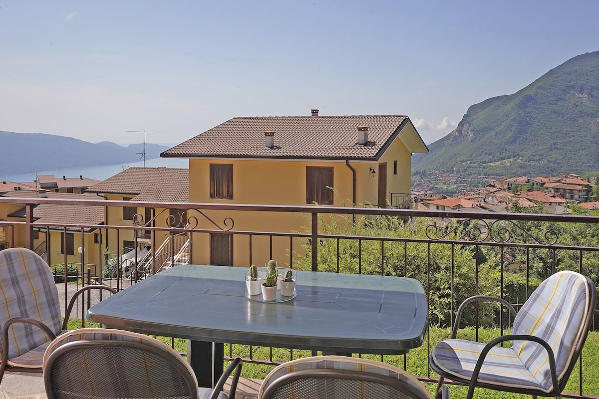 Appartamento Classic, 2 camere da letto, vista lago parziale | Vista balcone