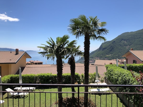 Classic-Apartment, 2 Schlafzimmer, eingeschränkter Seeblick | Blick auf den See