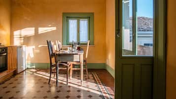 Departamento, 1 habitación, Terraza (SOLE) | Cocina privada | Refrigerador, parrilla de estufa, cafetera y tetera y tetera eléctrica
