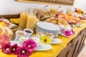 Café da manhã (EUR 20 por pessoa)