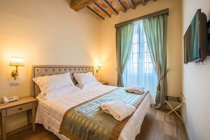 Premium bedding, down comforters, pillowtop beds, minibar - Relais Paradiso (Gualdo Cattaneo)