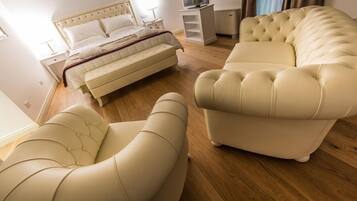 Junior-Suite | Hochwertige Bettwaren, Daunenbettdecken, Pillowtop-Betten, Minibar