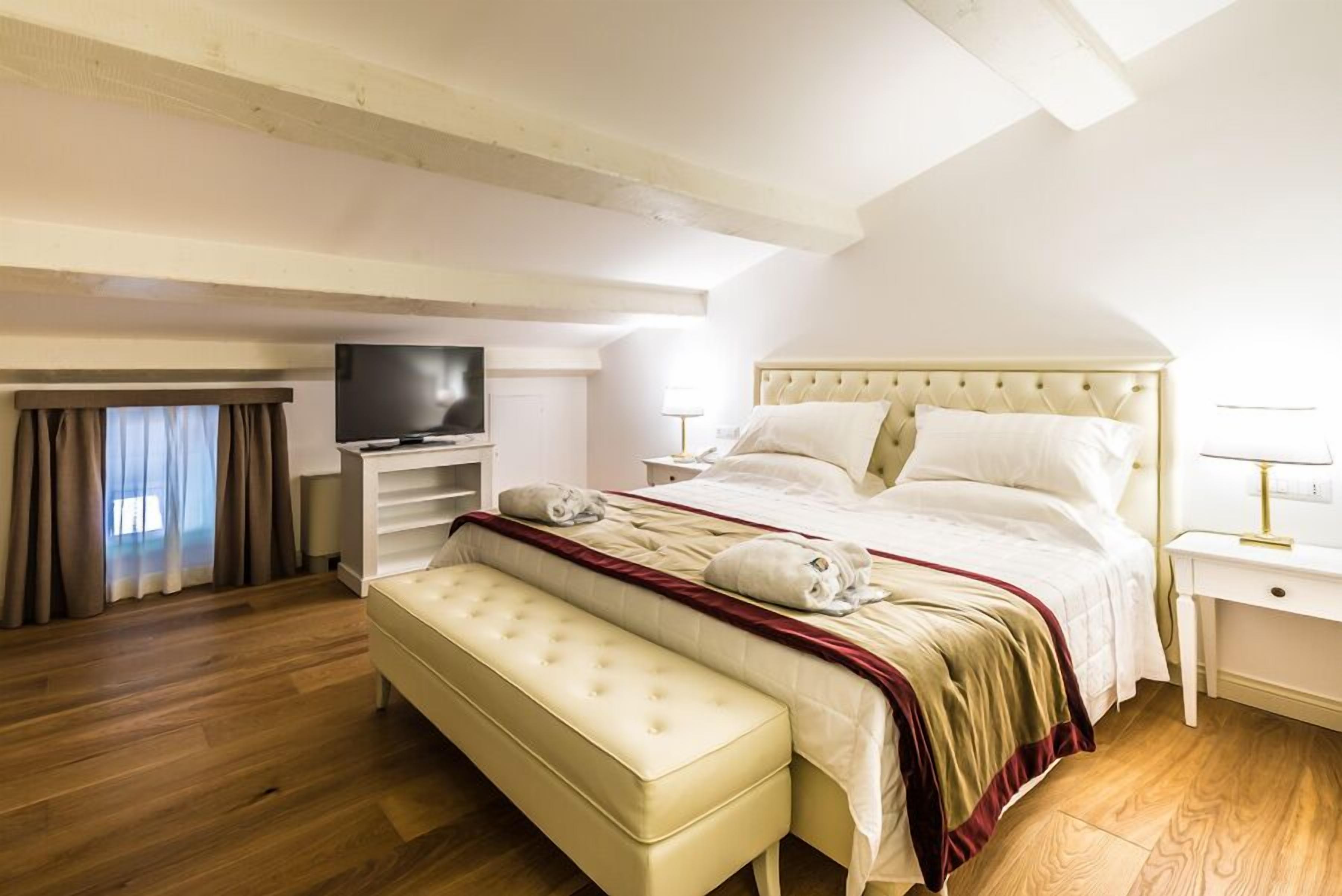 Premium bedding, down duvets, pillow-top beds, minibar