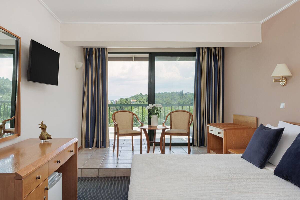 In-room safe, soundproofing, WiFi (free), bed sheets