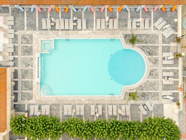 Seasonal outdoor pool