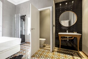 Apartment, 2 Bedrooms | Bathroom | Shower, hair dryer, towels