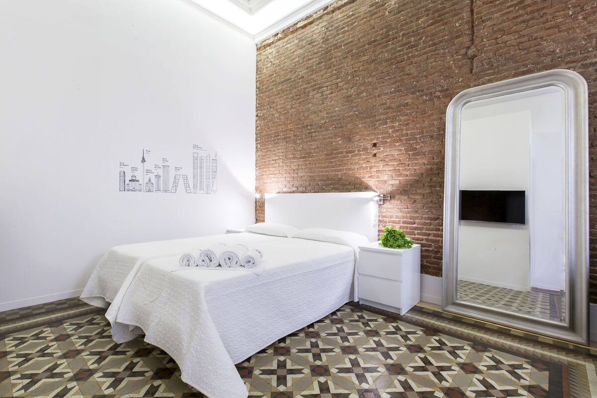 Studio Suite | In-room safe, soundproofing, iron/ironing board, cots/infant beds