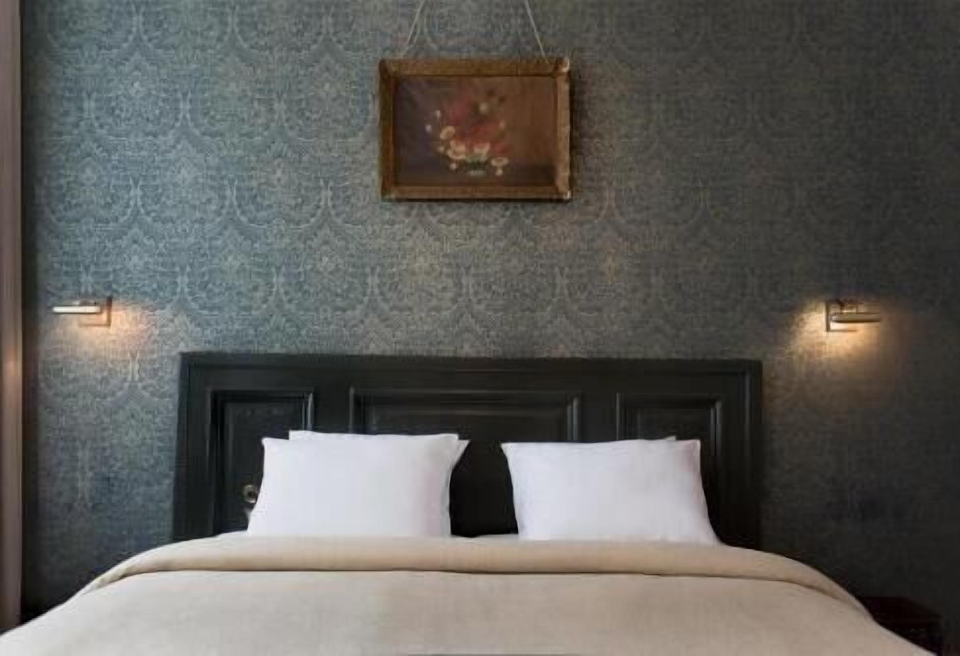 Minibar, in-room safe, iron/ironing board, free WiFi