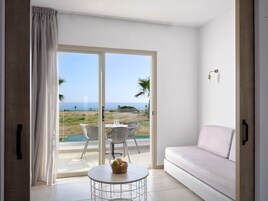 Family Room Sea View | Minibar, in-room safe, free cribs/infant beds, free WiFi