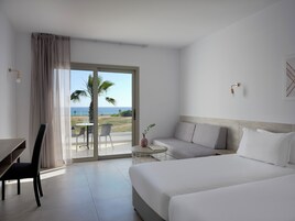 Twin / Double Room Sea View | Minibar, caja fuerte, cunas gratuitas y wifi gratis