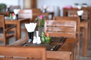 Breakfast, lunch and dinner served - Zfreeti Hotel (Nyaung-U)