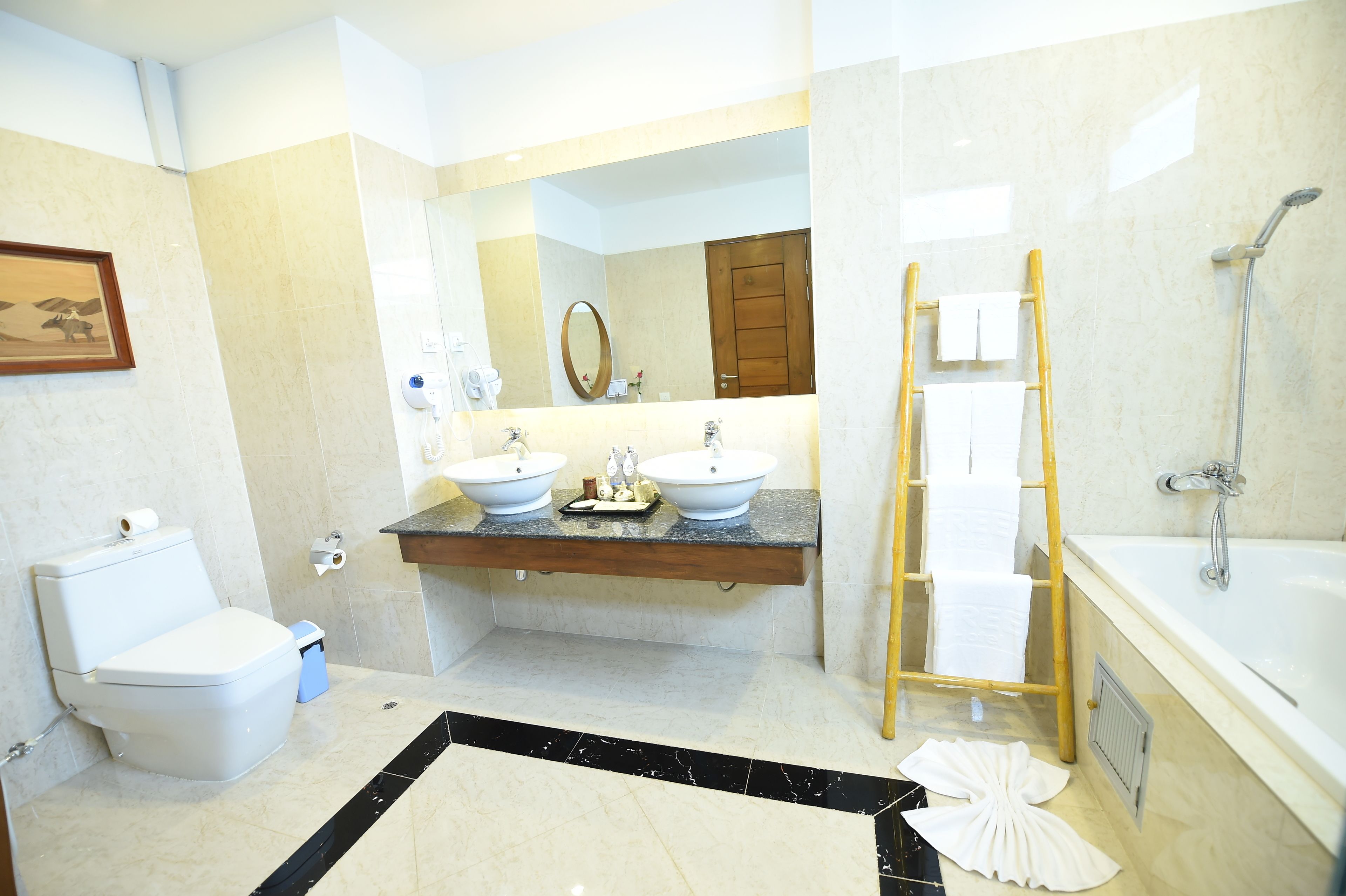 suite | bathroom | free toiletries, slippers, towels