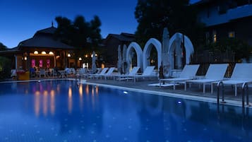 Outdoor pool, pool umbrellas