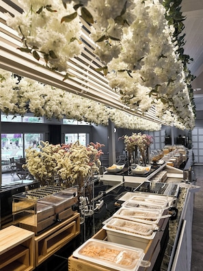 Free daily buffet breakfast