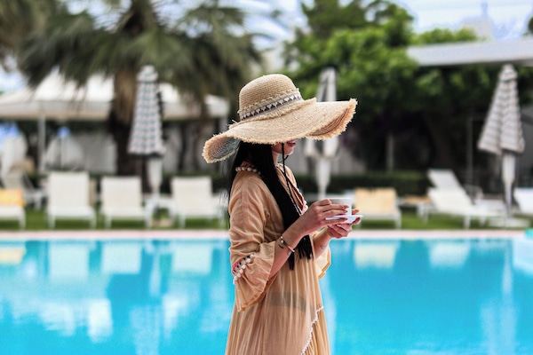 Outdoor pool, pool umbrellas, sun loungers