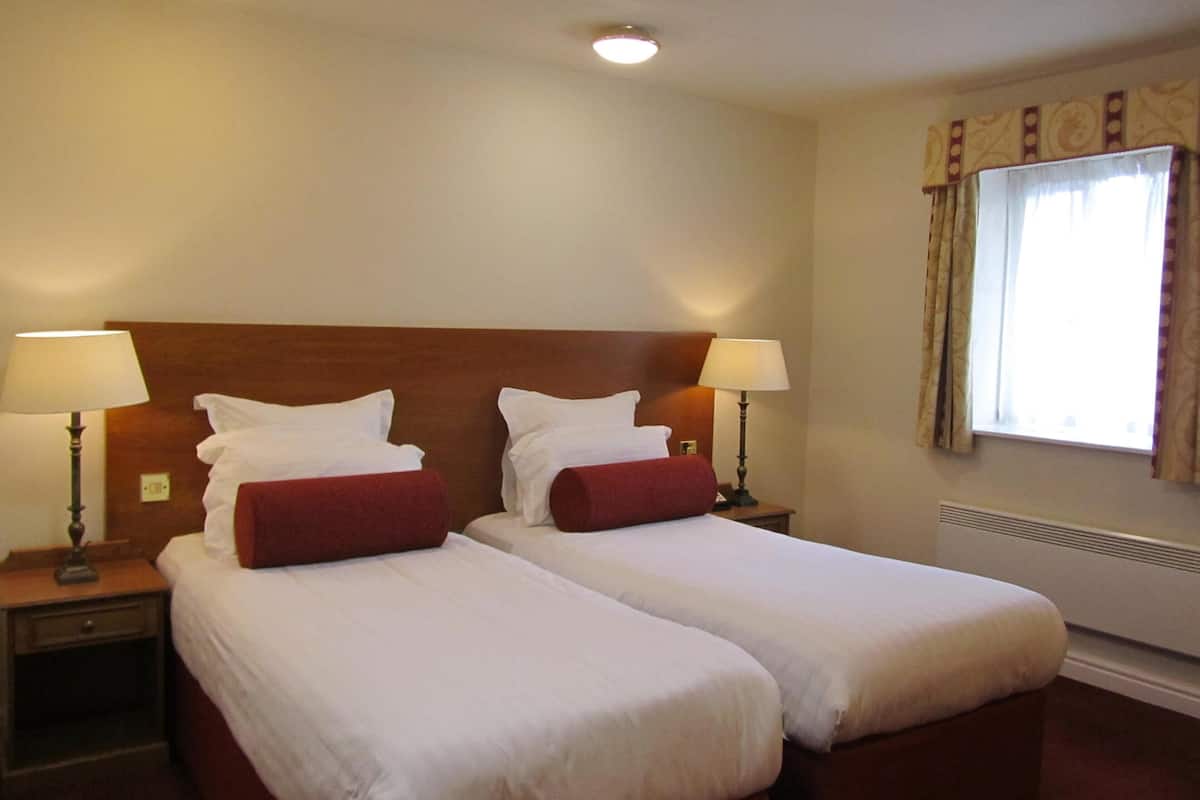 Rom – standard, 2 enkeltsenger, ikke-røyk | Safe på rommet, skrivebord, skrivebord for bærbar PC og lydisolert