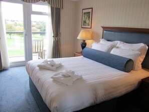 华丽客房, 1 张双人床, 无烟房 | 客房内保险箱、办公桌、笔记本电脑工作区、隔音