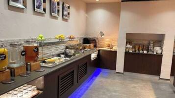 Daily full breakfast (GBP 15.95 per person)