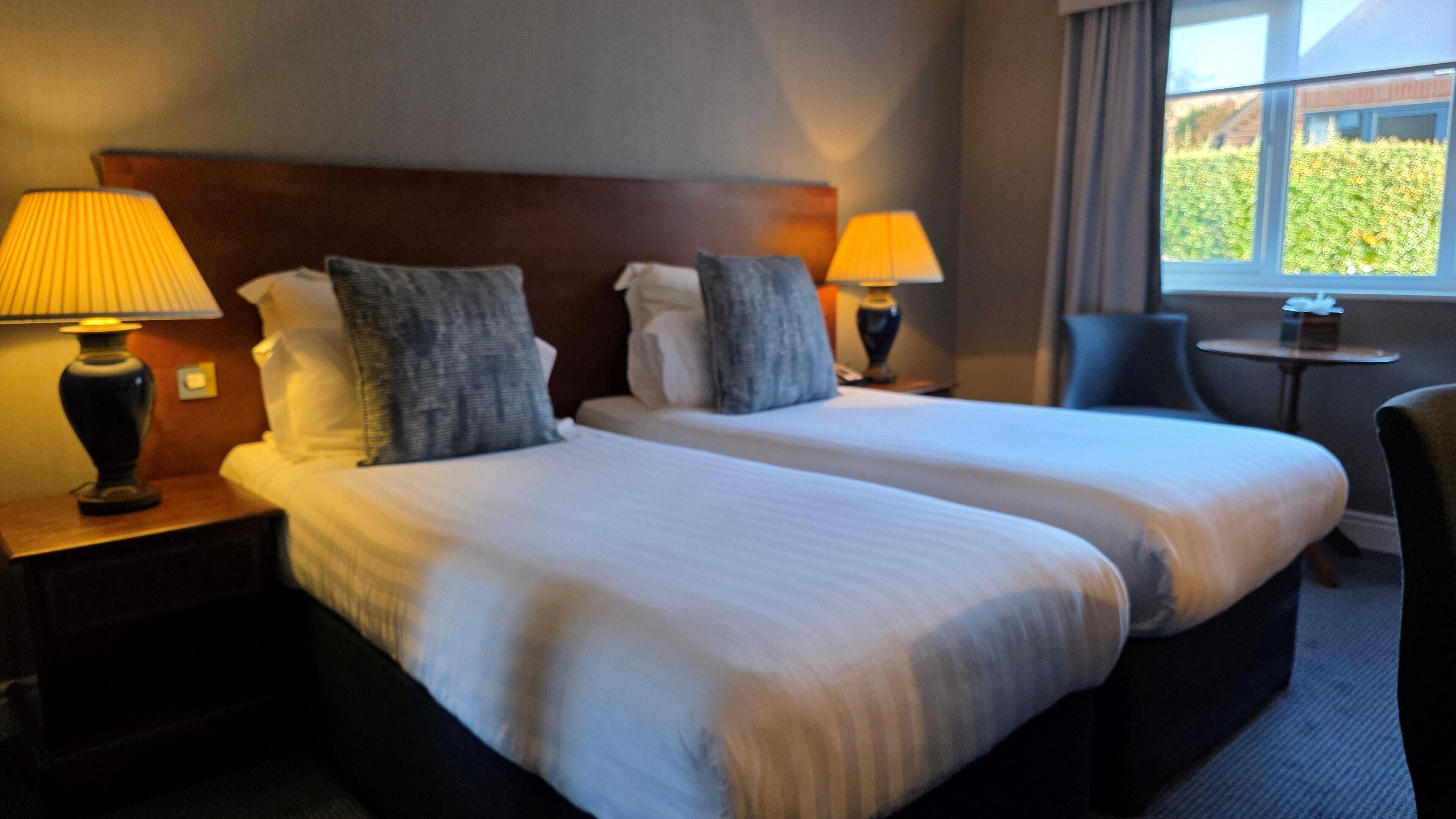 Caja de seguridad en la habitación y escritorio 