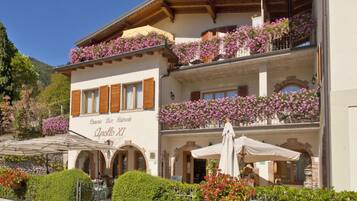 Breakfast, lunch and dinner served