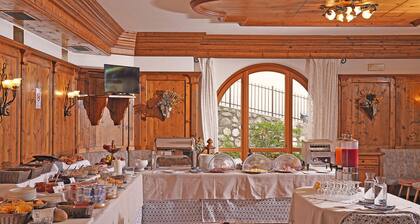 GarnĂŹ Hotel Tignale