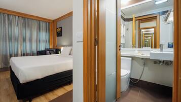 Premium Casal - 1 Cama King | Schreibtisch, kostenloses WLAN, Bettwäsche