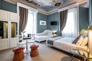Quadruple Room | Hypo-allergenic bedding, down duvets, minibar, in-room safe - Boutique Hotel La Casa di Morfeo (Florence)