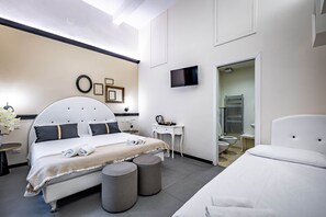 Triple room | Hypo-allergenic bedding, down duvets, minibar, in-room safe - Boutique Hotel La Casa di Morfeo (Florence)
