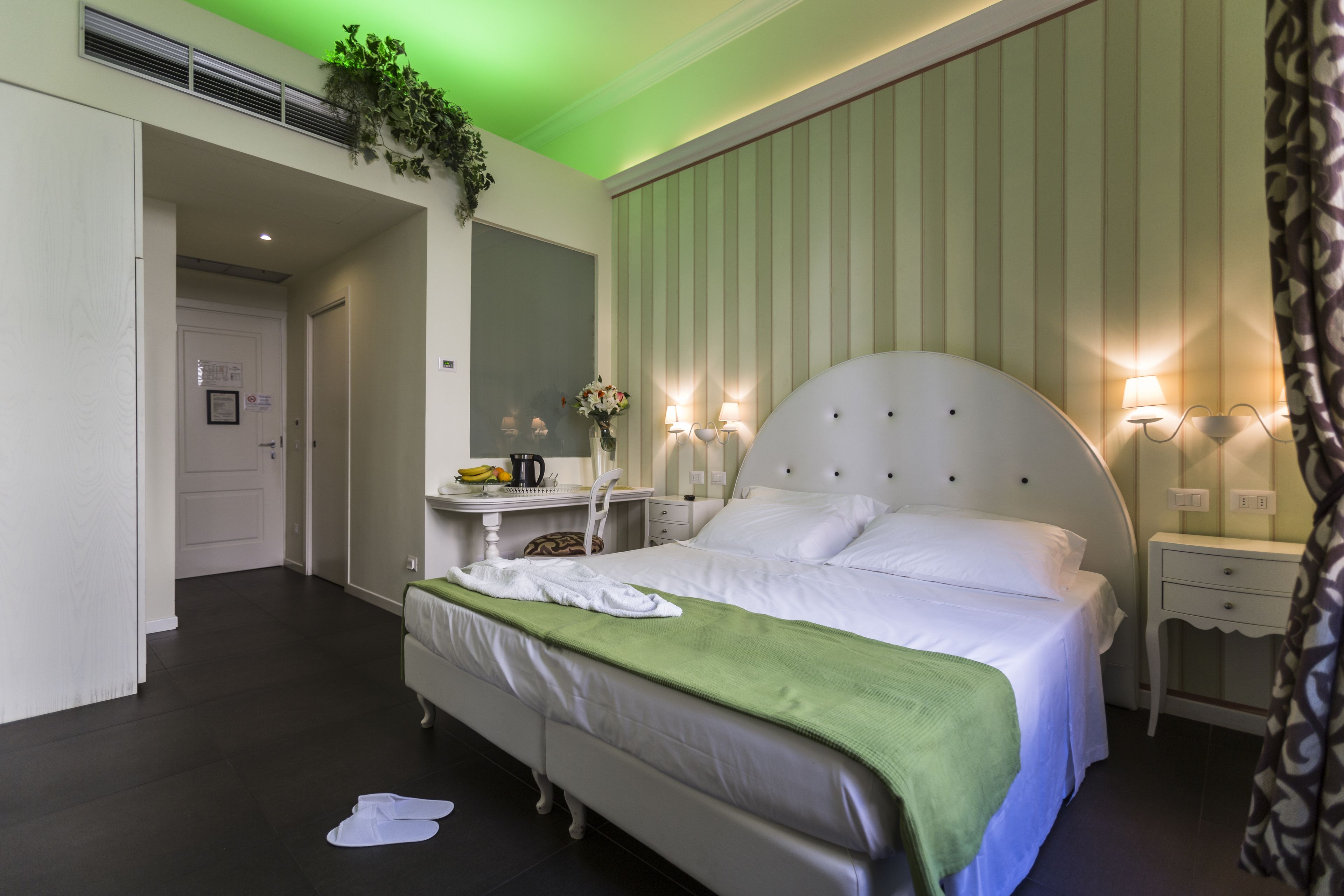 deluxe room | hypo-allergenic bedding, down duvets, minibar, in-room safe