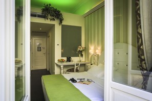 Double Room | Hypo-allergenic bedding, down comforters, minibar, in-room safe - Boutique Hotel La Casa di Morfeo (Florence)
