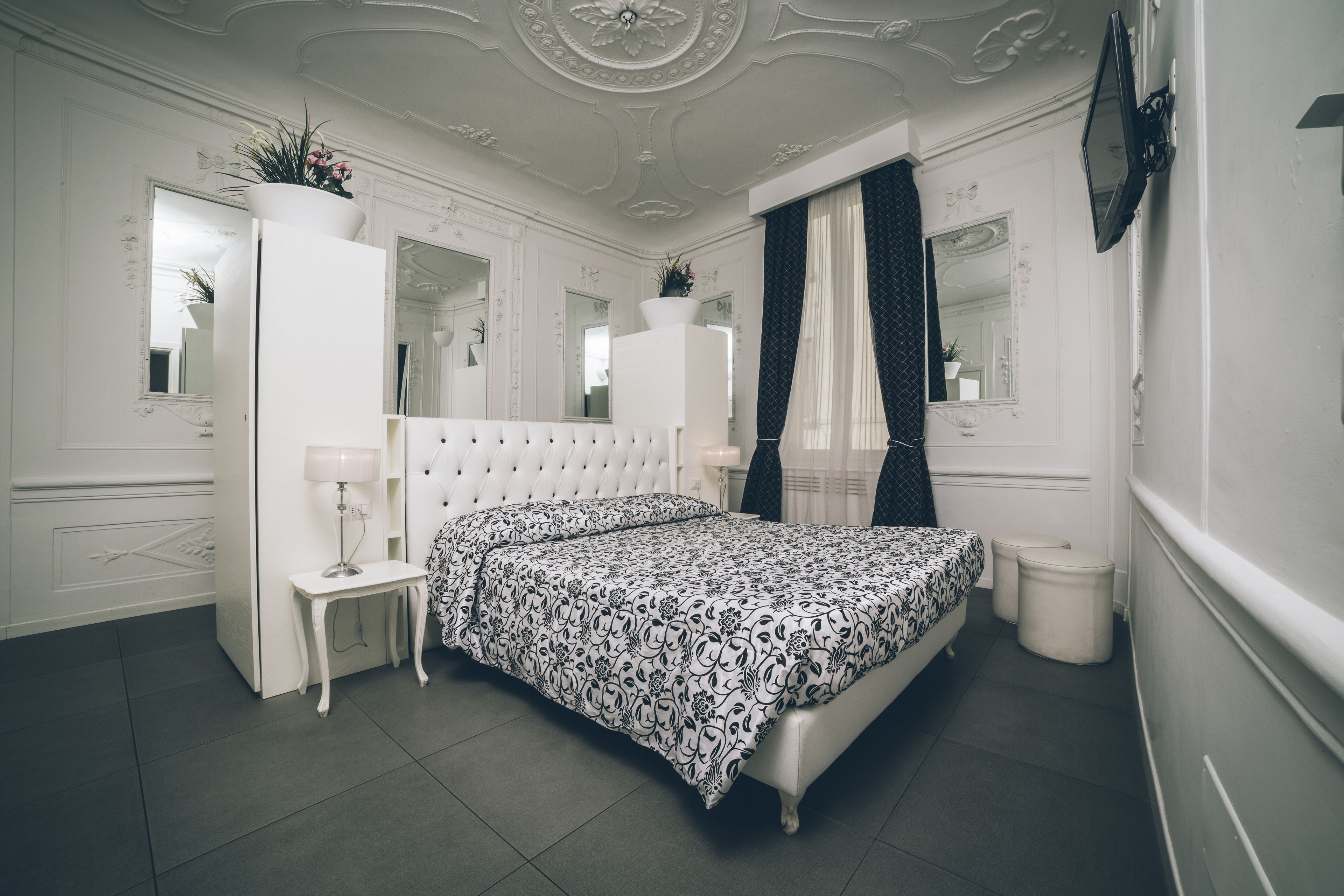 camera prestige | hypo-allergenic bedding, down duvets, minibar, in-room safe