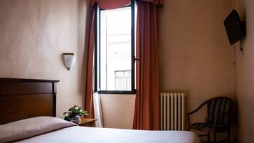 Doppel- oder Zweibettzimmer | Schreibtisch, Babybetten, kostenloses WLAN