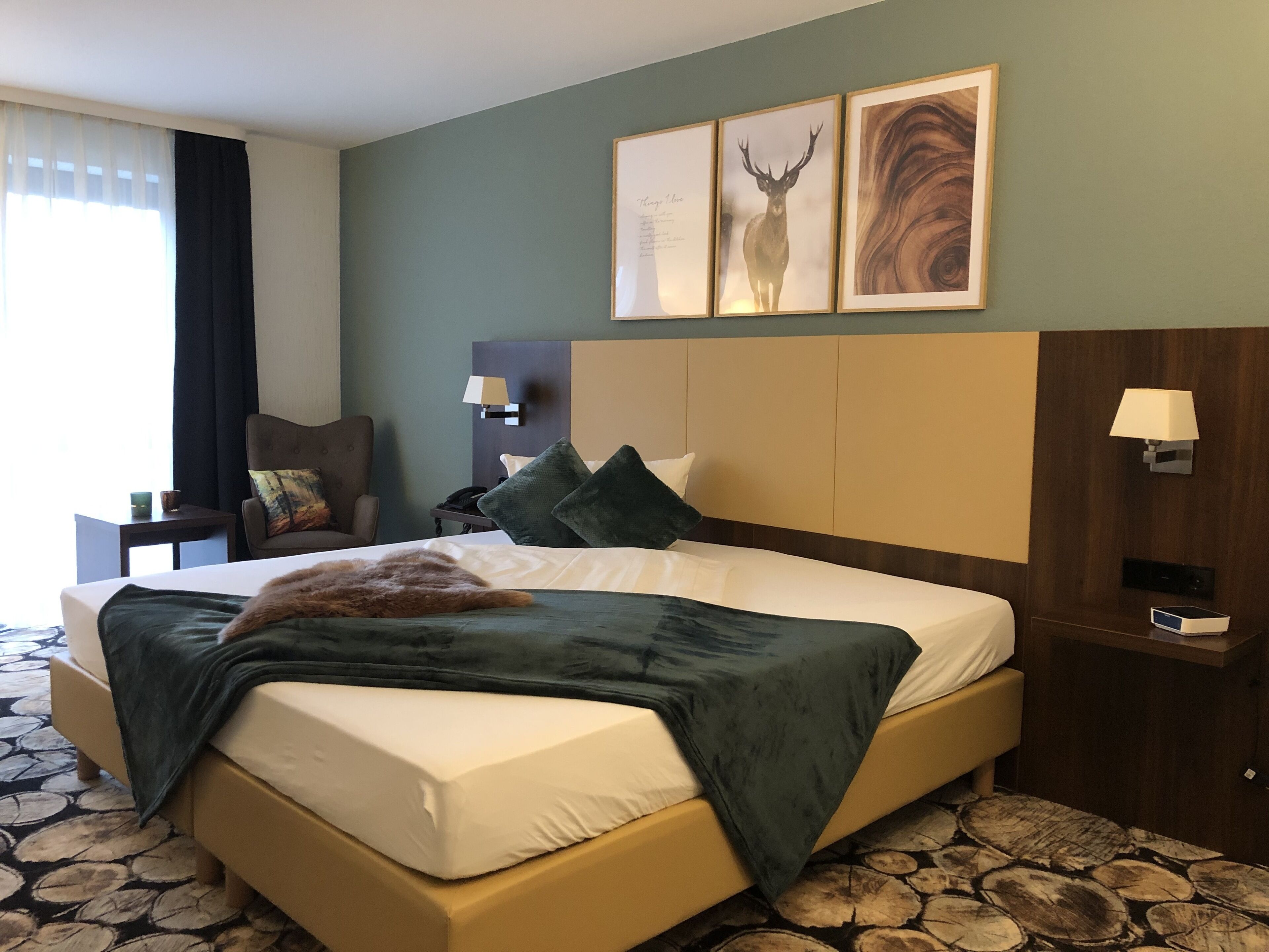 single room | premium bedding, minibar, in-room safe, desk