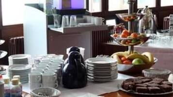 Esmorzar diari d'estil bufet gratuït