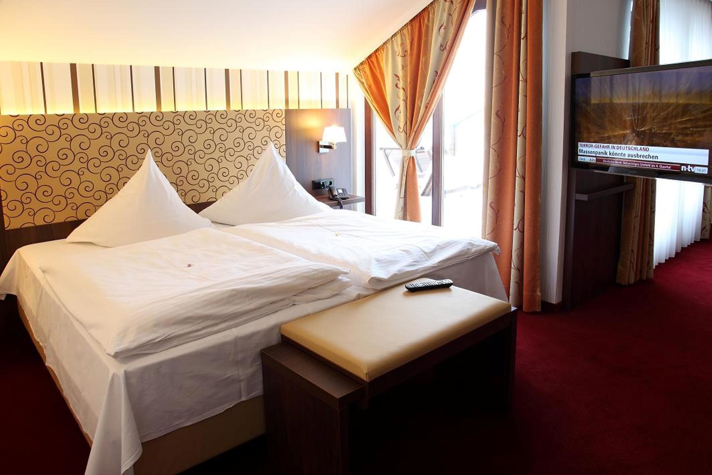 double room | premium bedding, minibar, in-room safe, desk