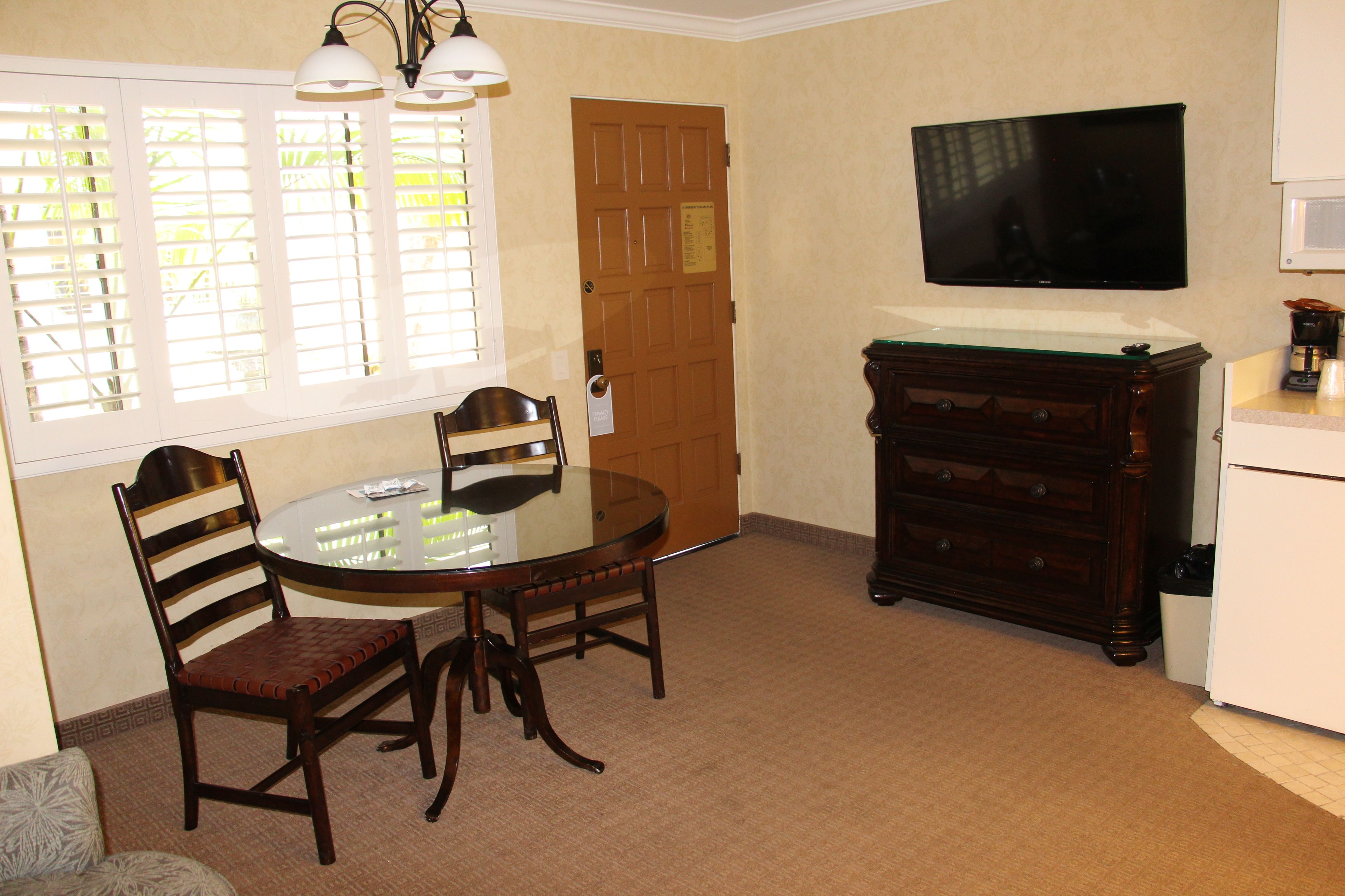 junior suite, 1 king bed | egyptian cotton sheets, premium bedding, iron/ironing board, free wifi