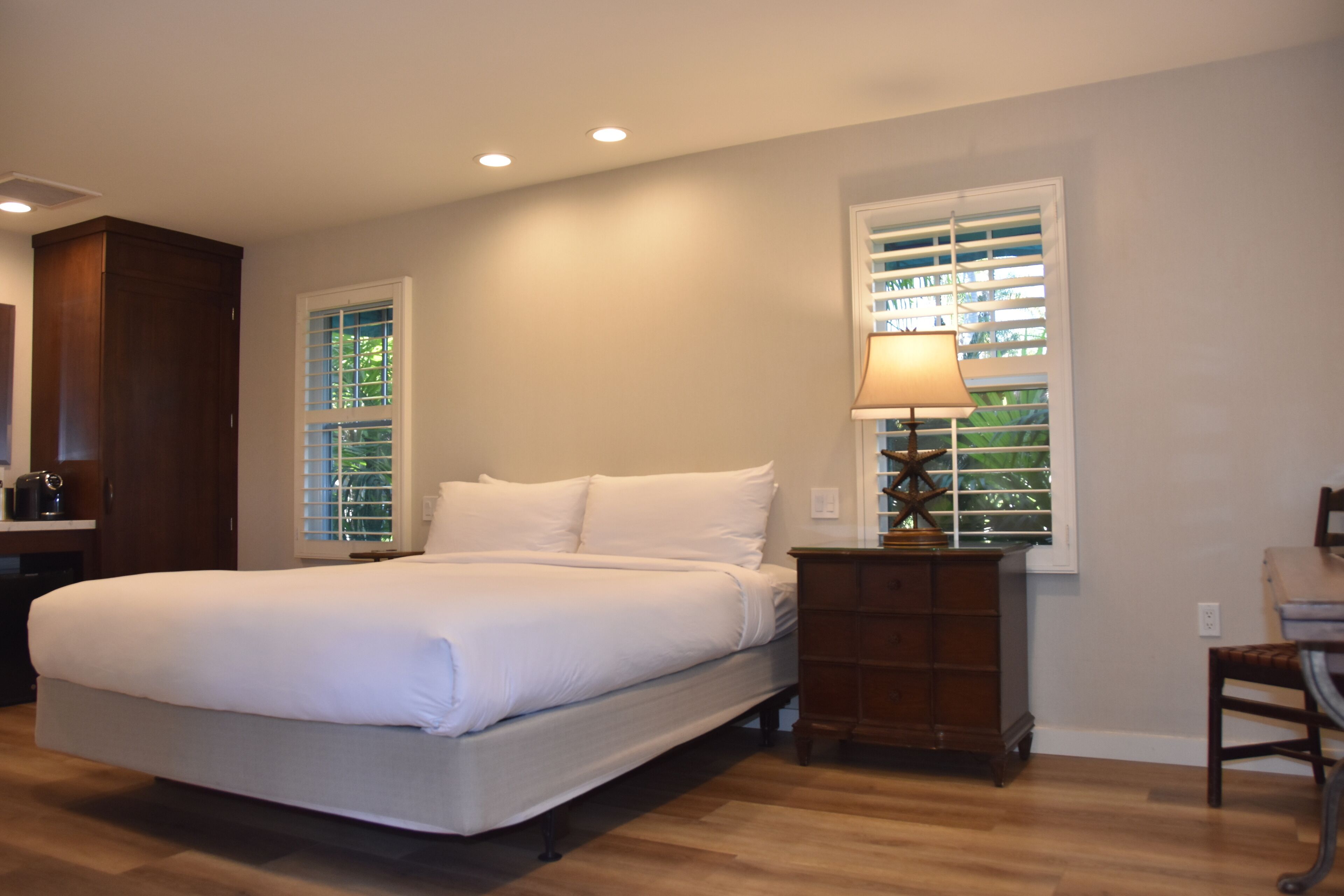 行政客房, 1 张特大床, 无障碍 | 埃及棉床单、高档床上用品、熨斗/熨衣板、免费 WiFi