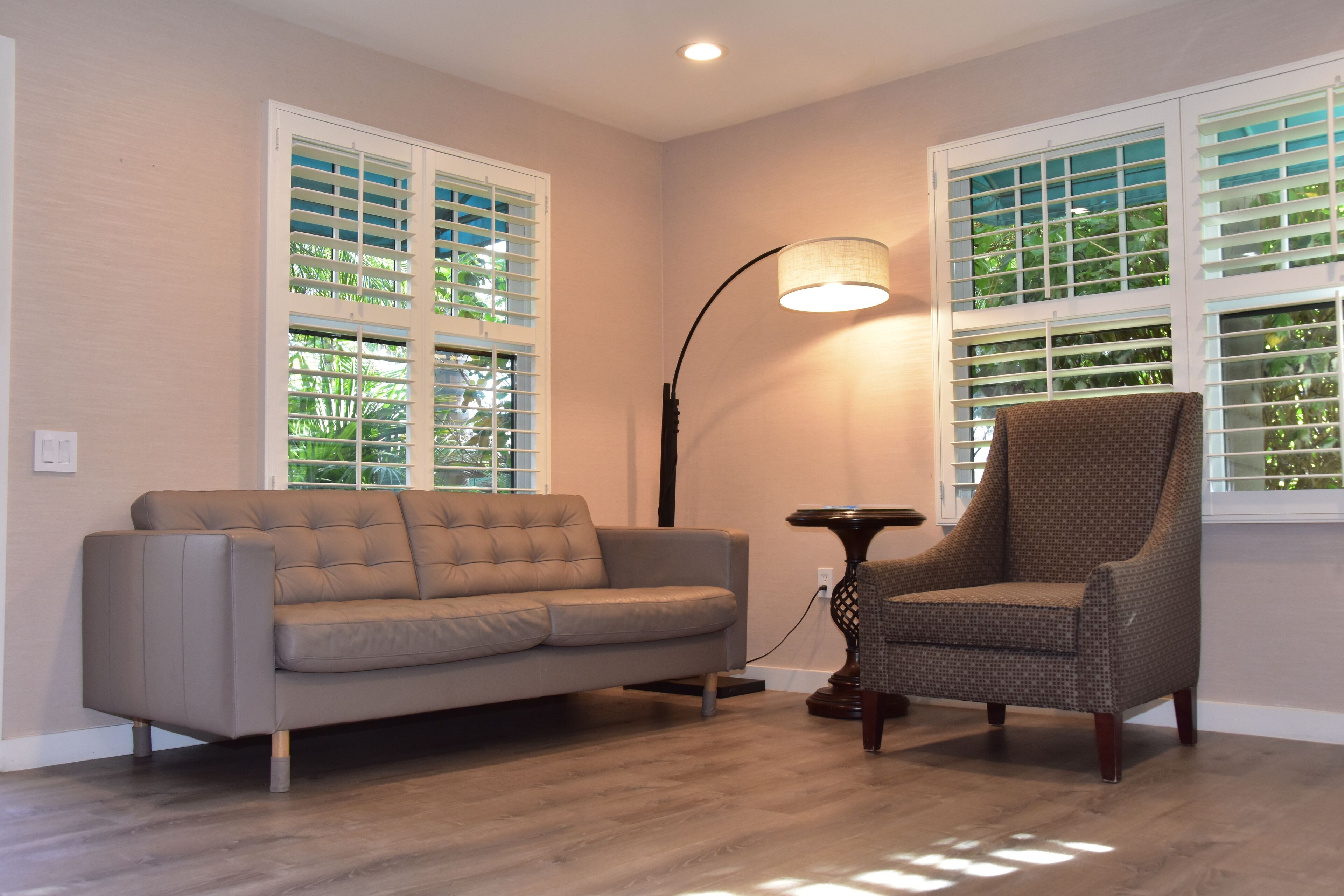 Suite, 1 habitación, con acceso para personas discapacitadas | Área de sala de estar | Televisión de pantalla plana, reproductor de DVD y estación para iPod 