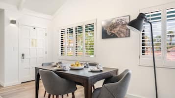Santa Barbara Suite - 2nd Floor, Stair Access Only | Salle Ă manger