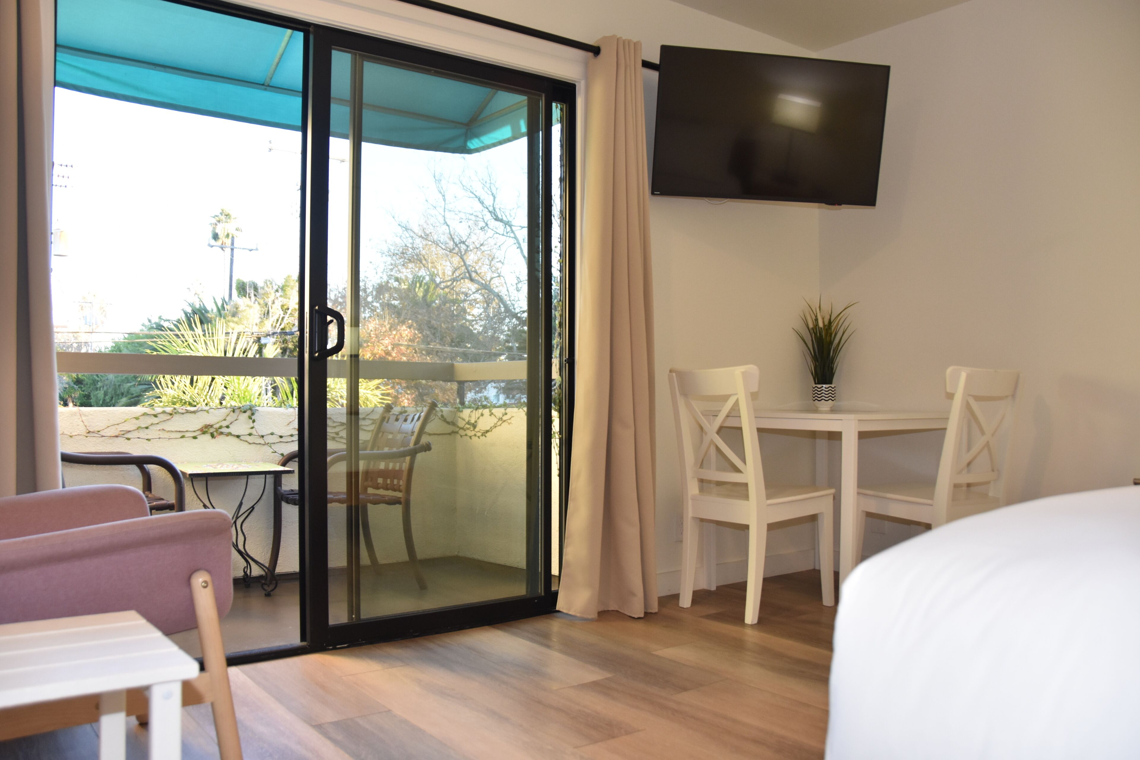 Phòng Deluxe, 1 giường cỡ king, ban công | Bộ trải giường bằng vải cotton Ai Cập, bộ đồ giường cao cấp 